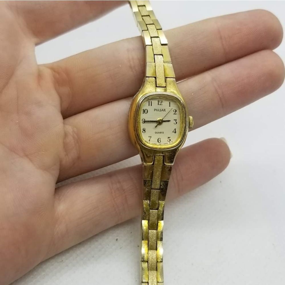 Vintage Lady's Gold Tone Pulsar Watch With Quartz Movement batteries not include
